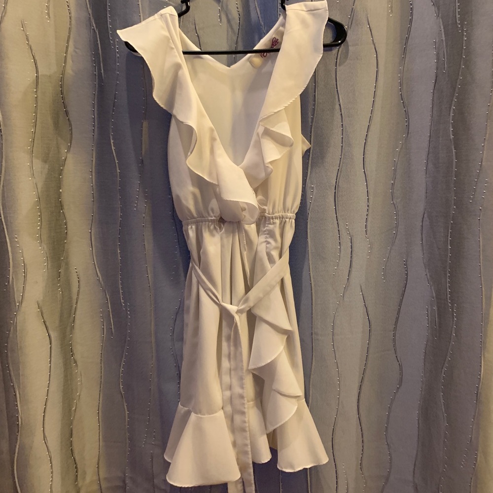 Francesca’s Flowy white dress bridal formal loose